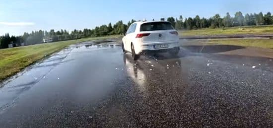 Špička mezi výkonnostními letními pneumatikami odhalena!